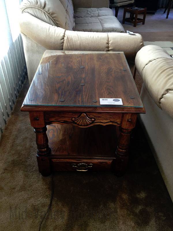 lot 37 image: 2 matching end tables