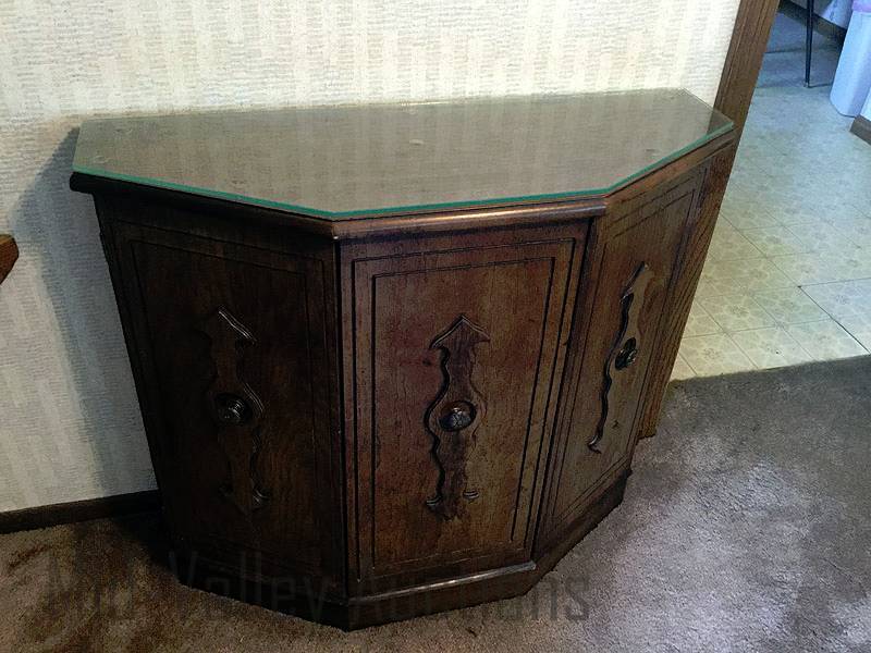 lot 40 image: Wall cabinet