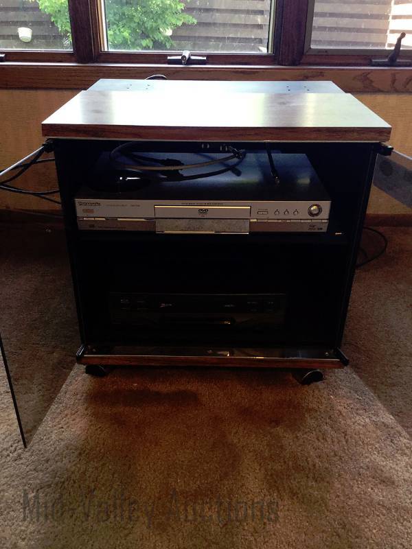 lot 43 image: TV stand w DVD player and VCR