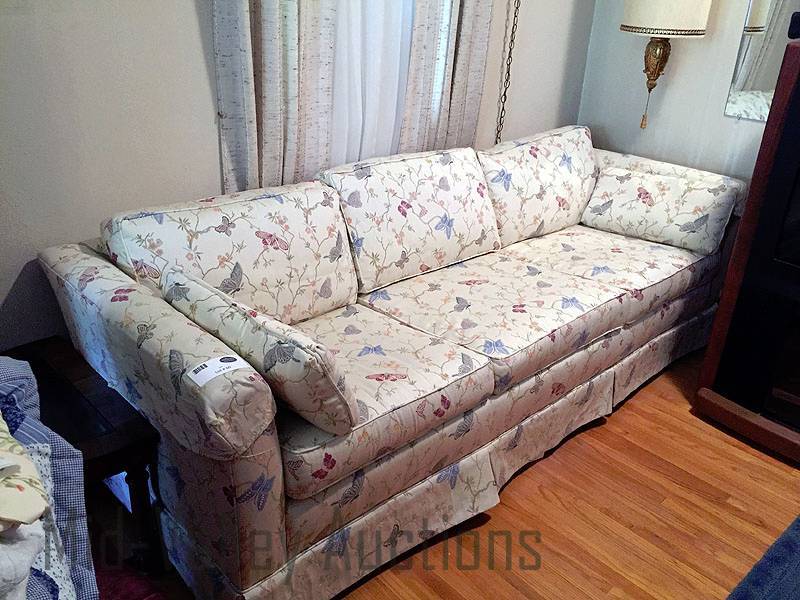lot 60 image: Sofa