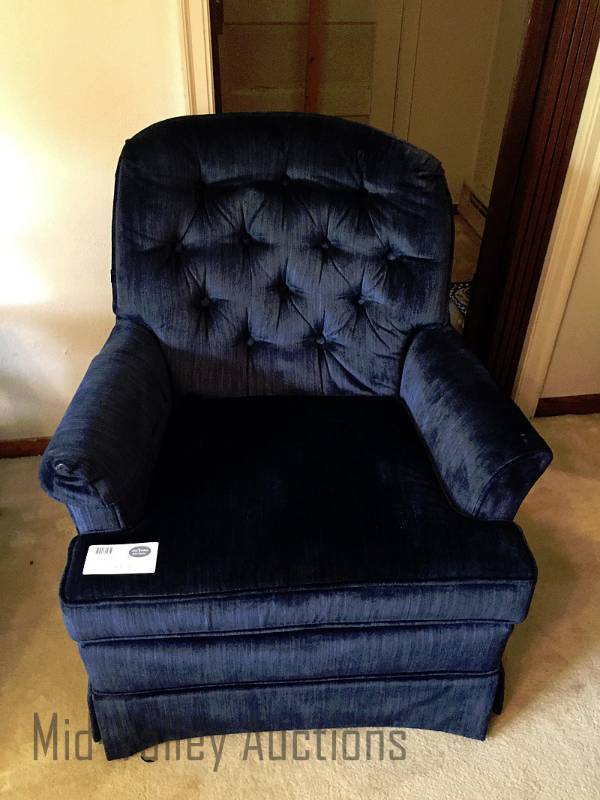 lot 64 image: Blue padded chair