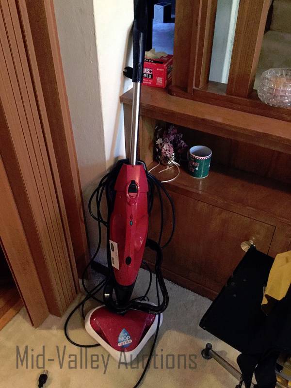 lot 67 image: Electric mop