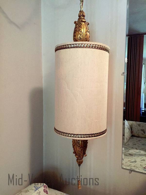 lot 65 image: Decorative hanging lamp