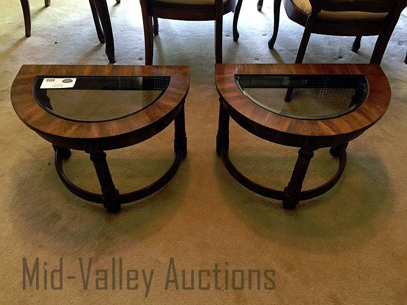 lot 70 image: Set of End Tables