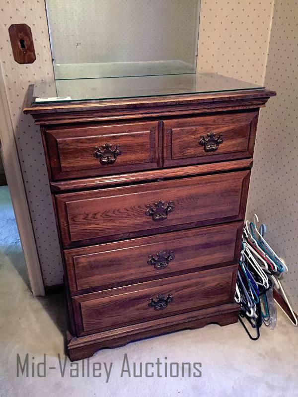 lot 71 image: 4 drawer dresser