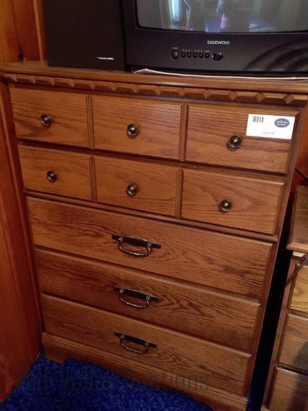 lot 81 image: Dresser with 5 drawers