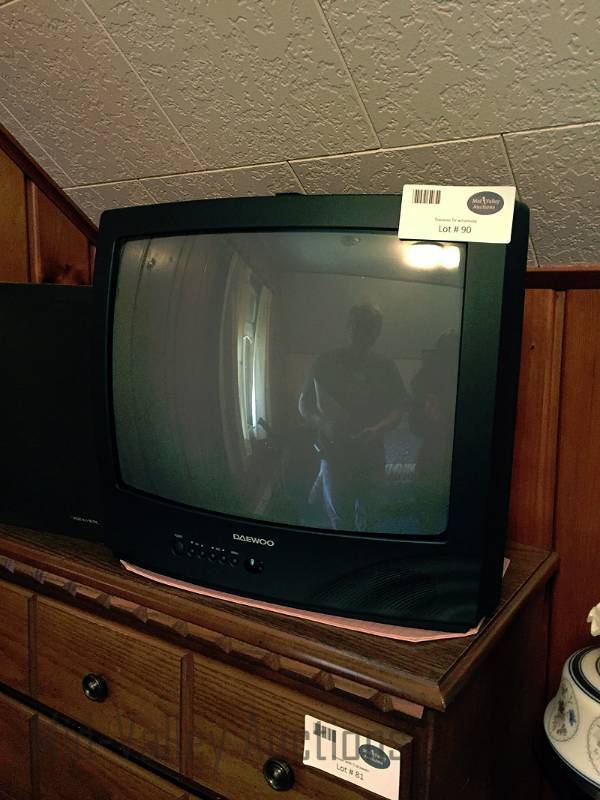 lot 90 image: Daewoo TV wremote