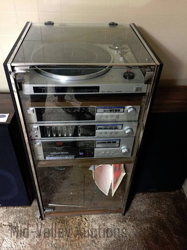 lot 92 image: Fisher Stereo and cabinet