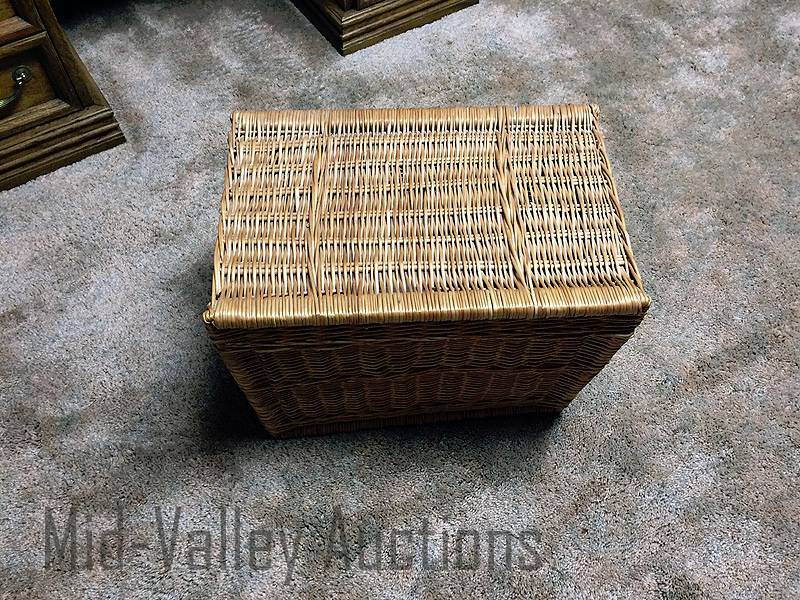 lot 105 image: Wicker basket whandles