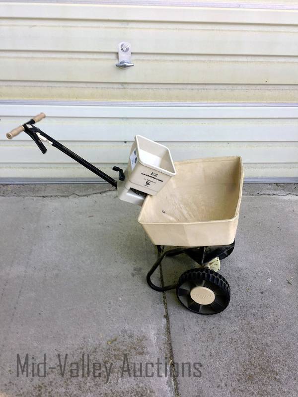 lot 109 image: Ortho lawn spreader & hand sprayer