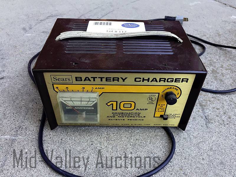 lot 117 image: Battery Charger