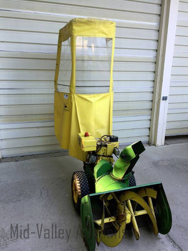 lot 118 image: John Deere 726 snow blower