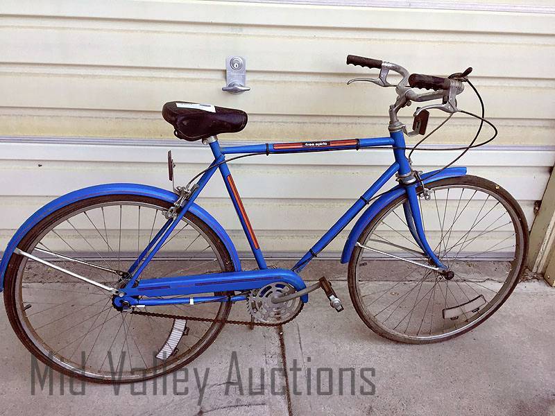 lot 127 image: Free Spirit 3 speed Bicycle