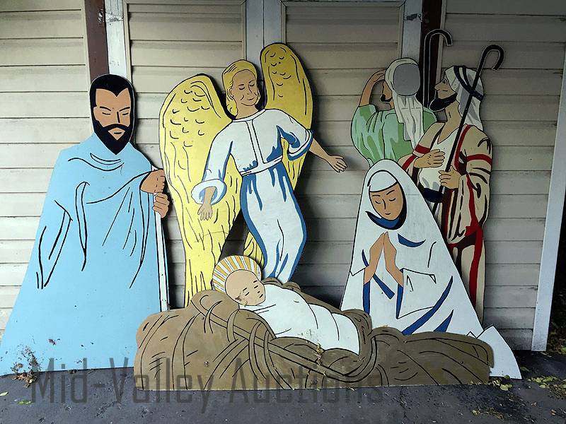 lot 130 image: 4 piece wood Nativity set