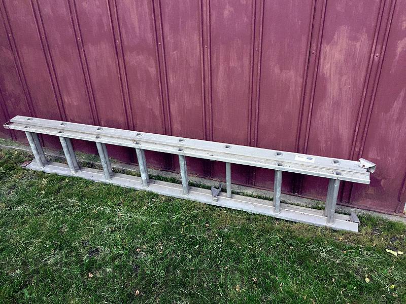 lot 133 image: 16 extension ladder