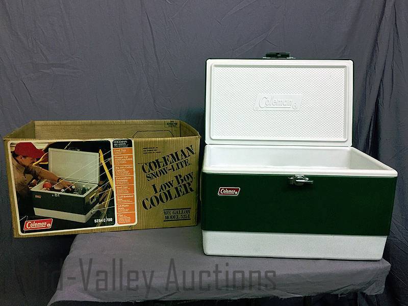lot 157 image: Coleman Snow-Lite Low Boy Cooler