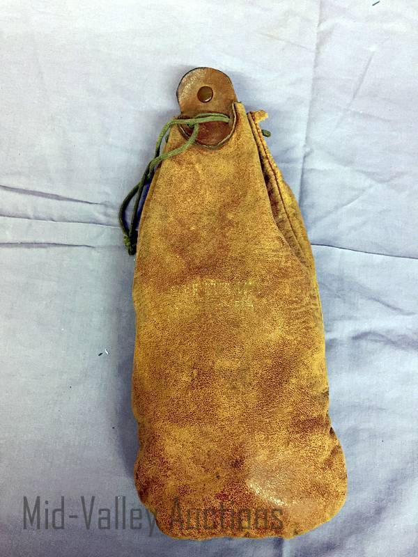 lot 176 image: Leather bag with assorted vintage hunting shells