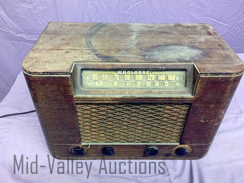 lot 199 image: Antique Woolaroc Tube Radio