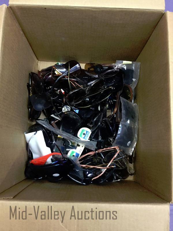 lot 206 image: Sunglasses