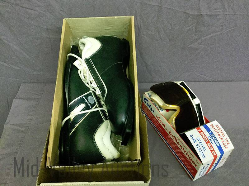 lot 208 image: Cross Country Ski boots and goggles