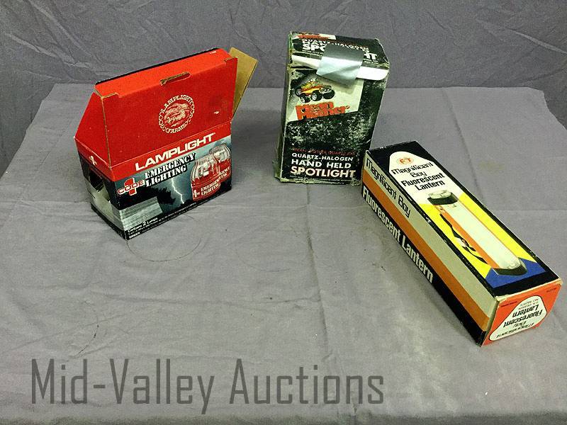 lot 215 image: Assorted emergency lights