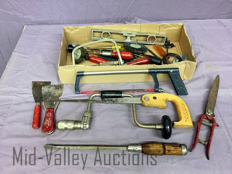 lot 241 image: Assorted hand tools