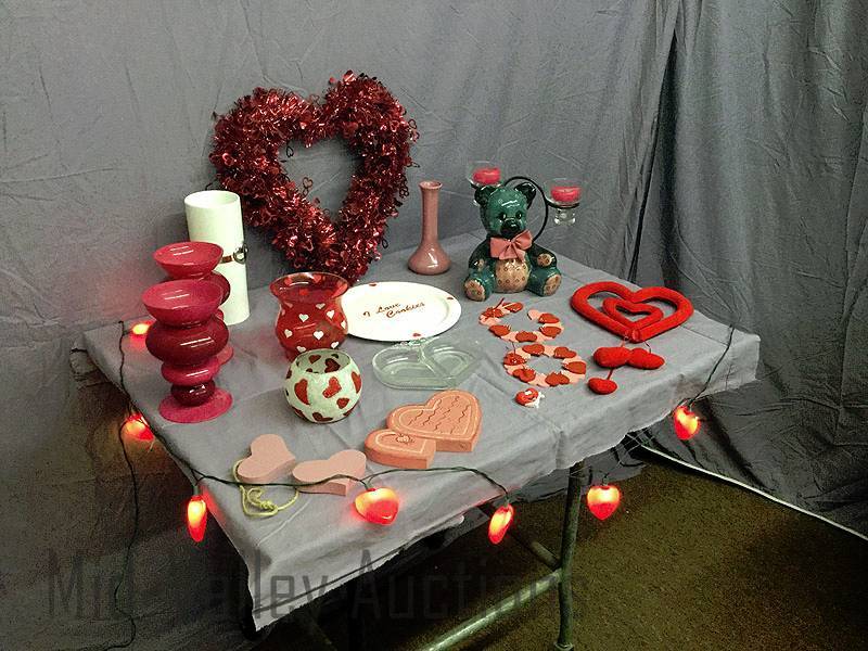lot 258 image: Valentine lot