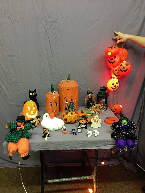 lot 252 image: Halloween 1