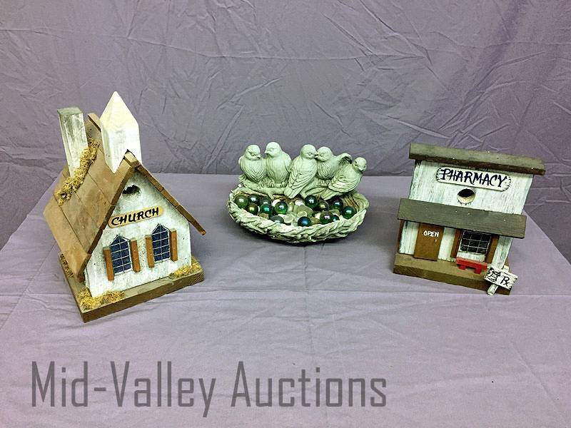 lot 256 image: 2 bird houses & bird bath