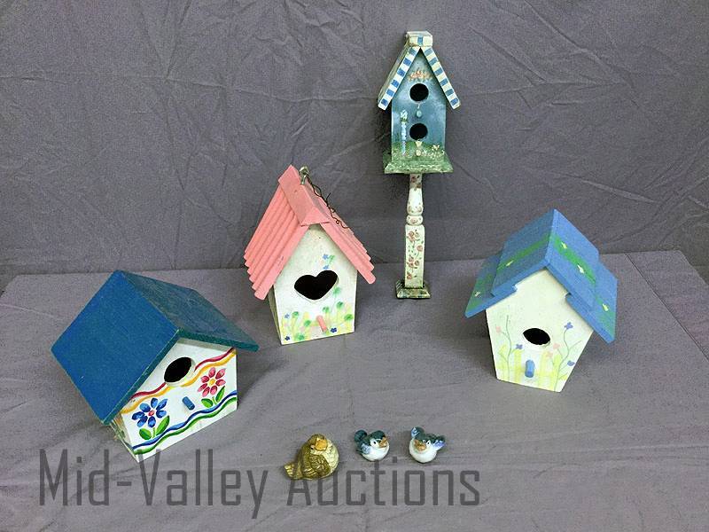 lot 262 image: 4 Birdhouses with 3 birds