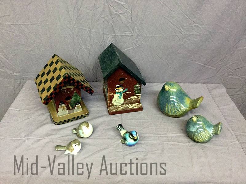 lot 263 image: 2 Birdhouses with 5 Glass Birds