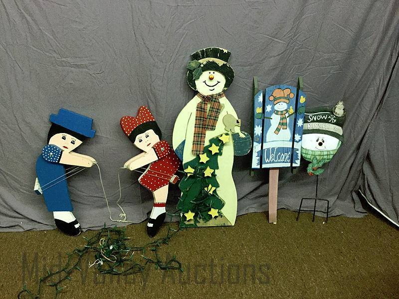 lot 267 image: Wooden Lawn ornaments 2