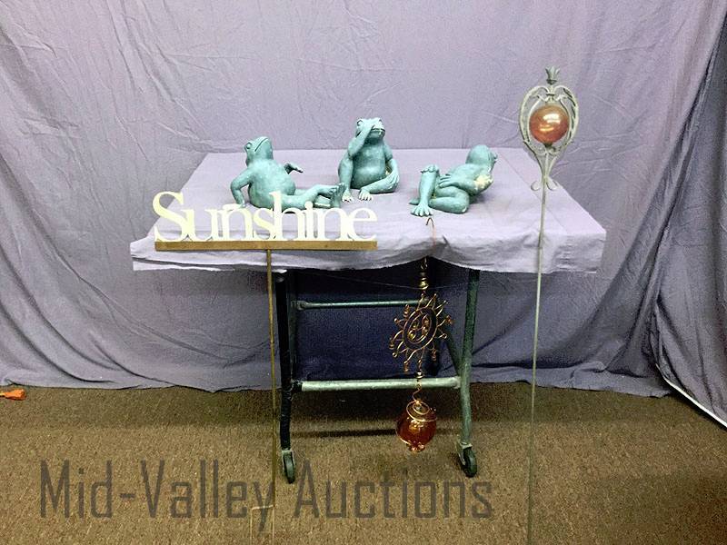 lot 273 image: Lawn ornaments 3
