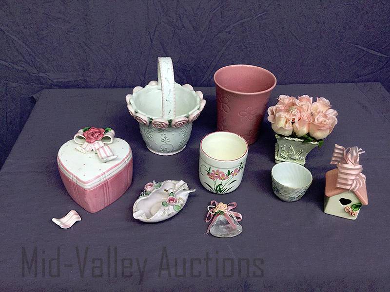 lot 281 image: Pink assorted ceramics