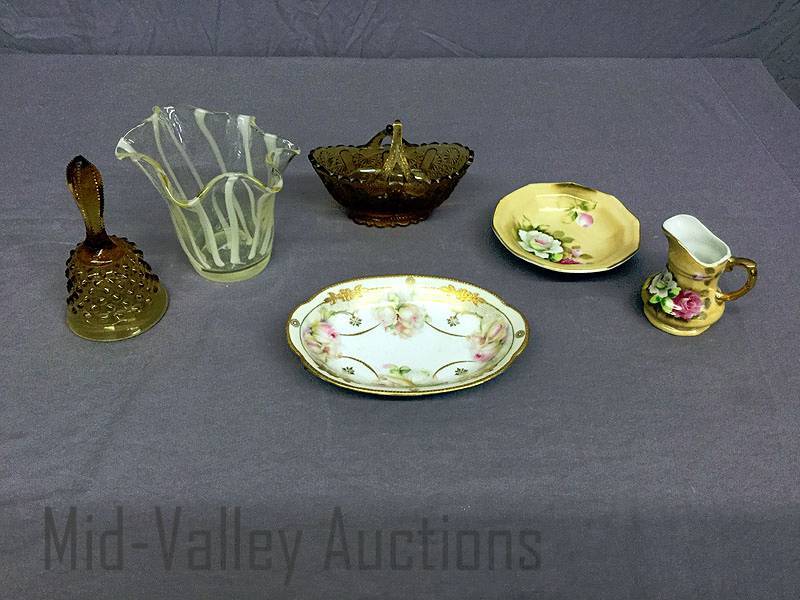 lot 283 image: Gold colored lot