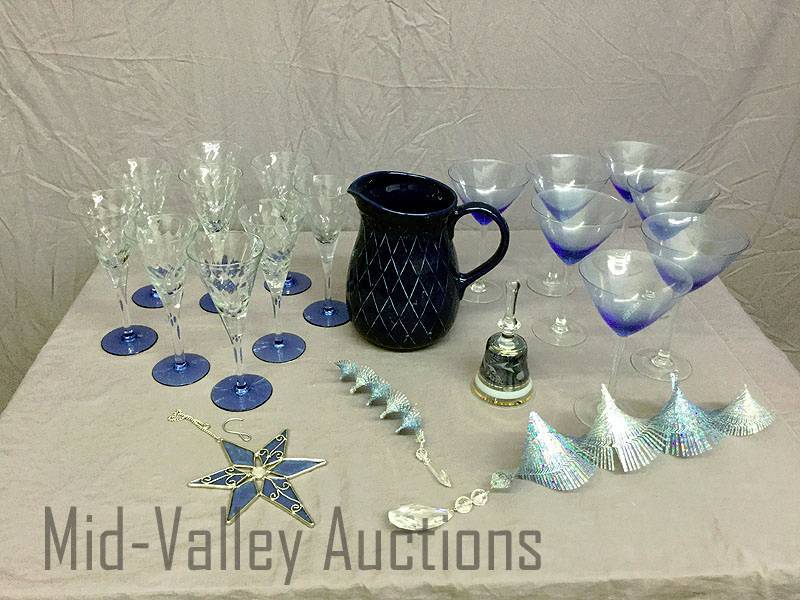lot 286 image: Blue Glasses