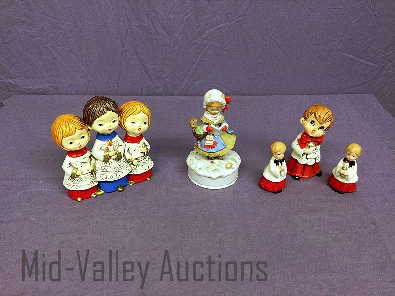 lot 287 image: Christmas Carolers