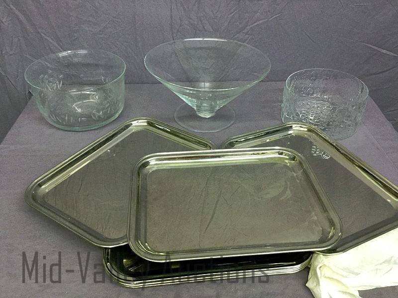 lot 298 image: 8 serving trays, 3 glass bowls