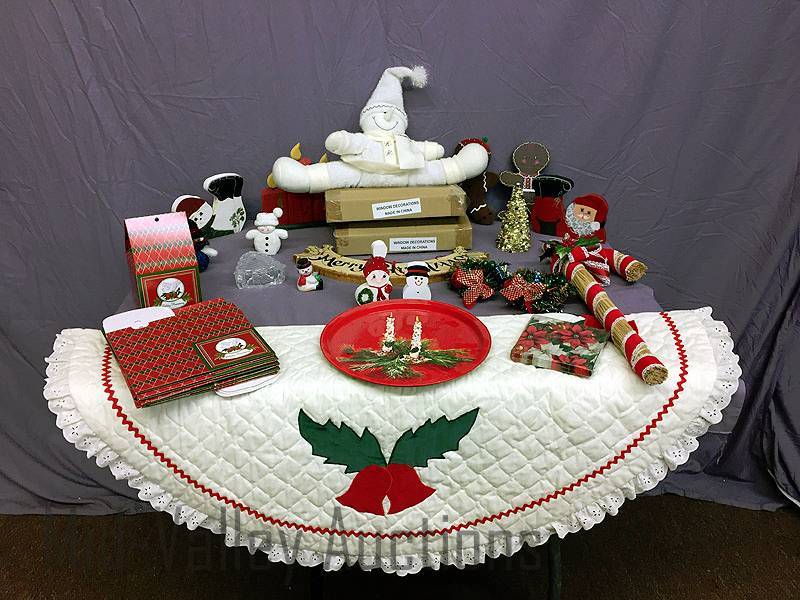 lot 304 image: Christmas Lot 2