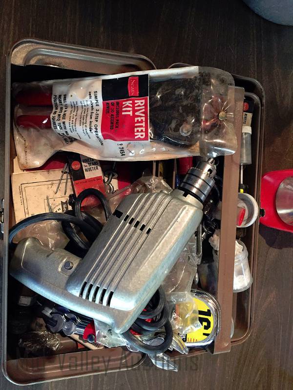 lot 316 image: Toolbox & lantern flashlight