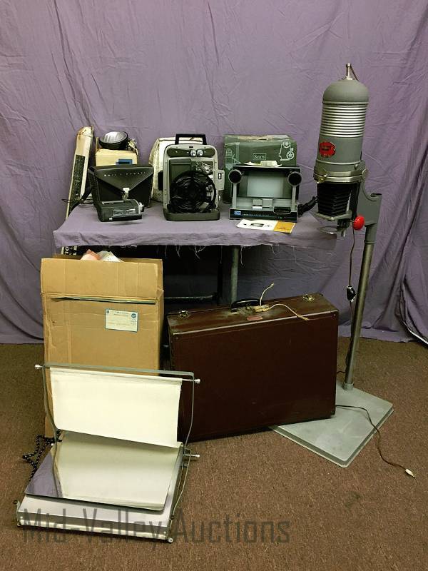lot 356 image: Vintage camera and film equipment