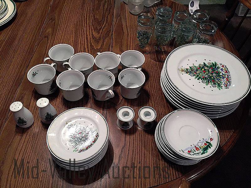 lot 321 image: Christmas China