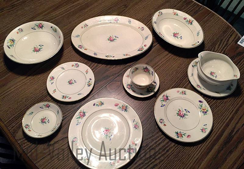 lot 323 image: Selma Old Ivory - Syracuse China