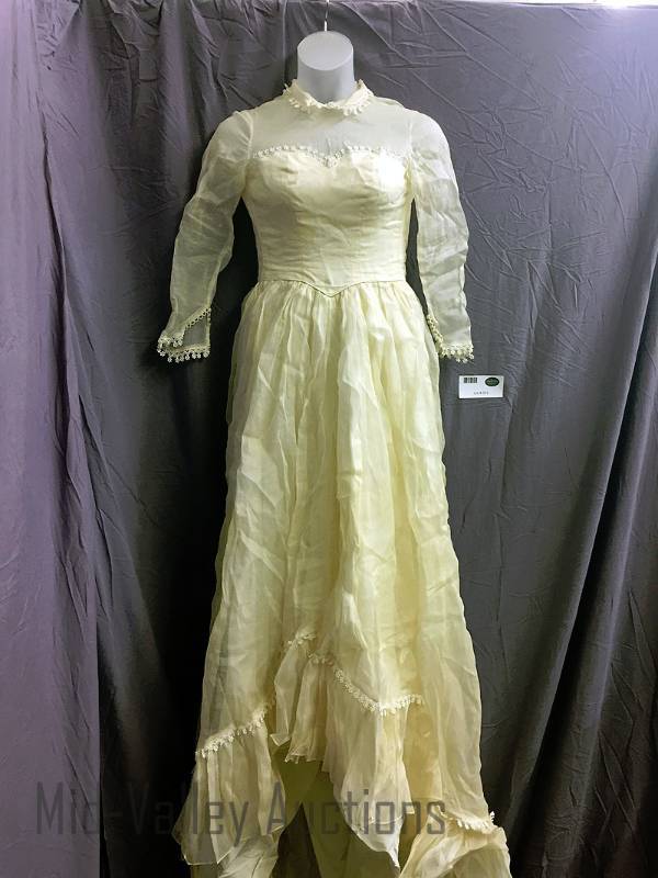 lot 371 image: Vintage wedding dress