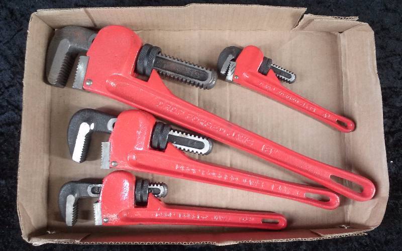 lot 18 image: Lot - Pipe Wrenches, 18, 14, 10, 8