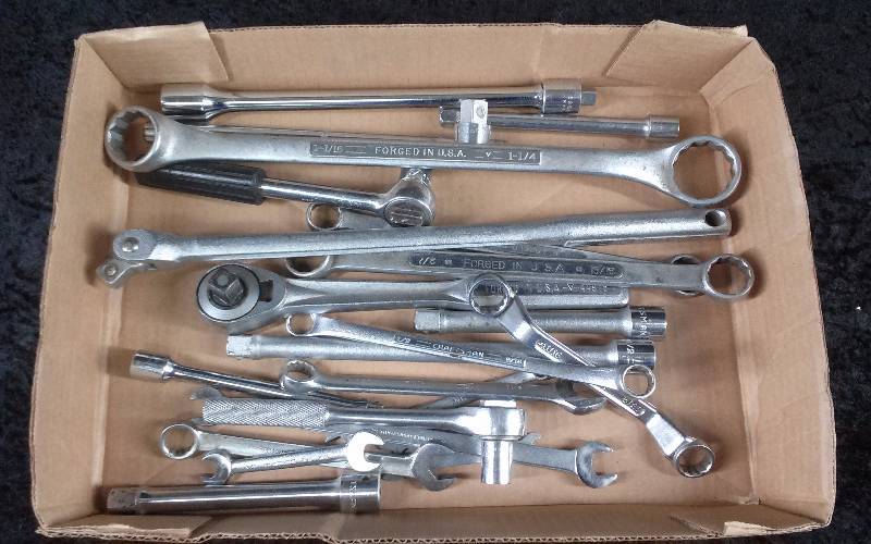 lot 20 image: Lot - Misc Wrenches, Ratchet, Craftsman, etc