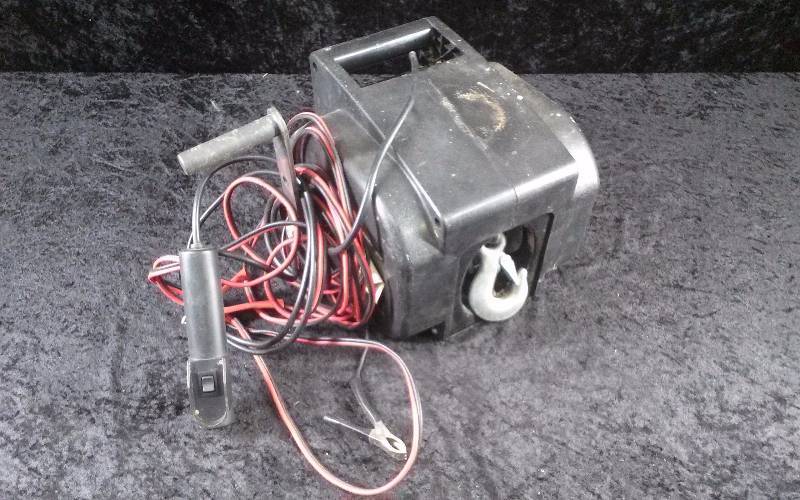 lot 26 image: Electric Winch, 12v, 2000lb capacity