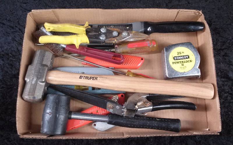lot 27 image: Lot - Misc Hand Tools, Mallets, etc