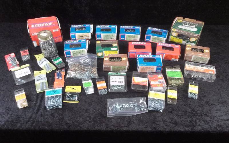lot 35 image: Lot - Misc Screws and Nails