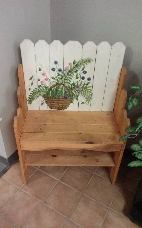 lot 77 image: Lot - Wood Entry Bench, TV Stand, Floral Arrangements